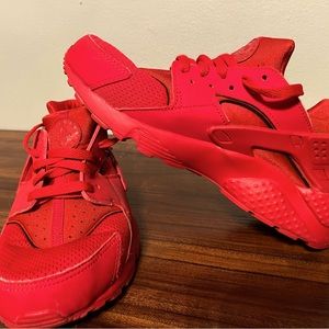 Nike red tennis shoes